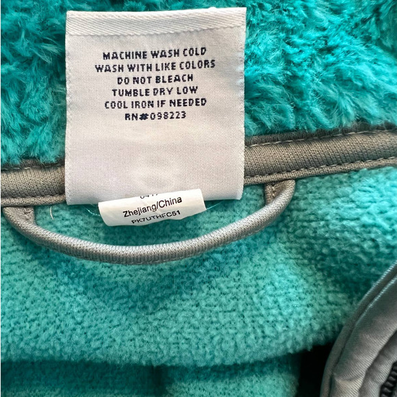 Magellan Outdoors Faux Fur Jacket in Blue/Green with Full Zipper Size Medium - Picture 5 of 5